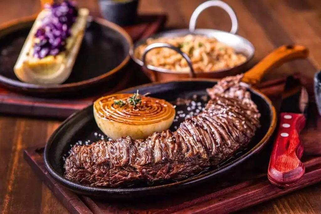 prato de carne do Varal87, um dos restaurantes em Moema